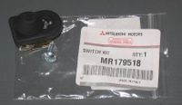 Концевики фонаря салона комплект MR179518 Mitsubishi