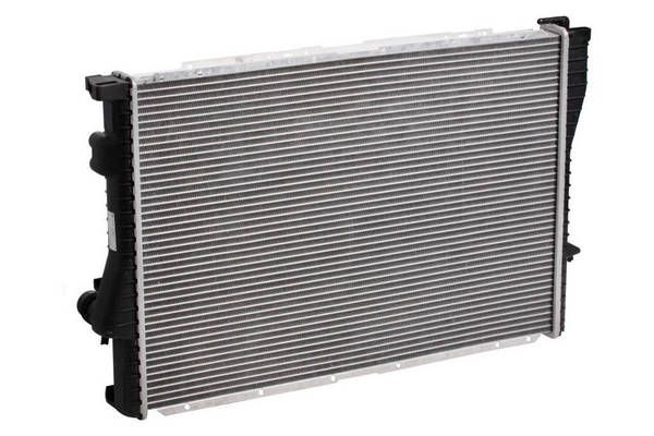Радиатор системы охлажденияBMW 5 (E39) (95-) G M/A lrc26108 Luzar