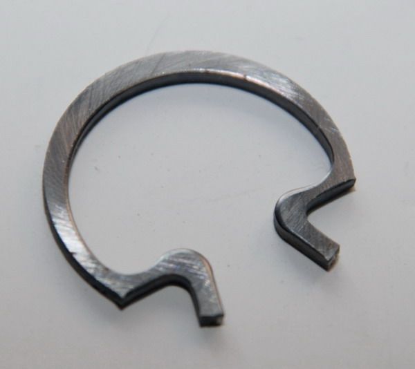 Е образные штуки. Стопорное кольцо 1,5мм. Кольцо стопорное с образное. Стопорное кольцо 240 din 472. Стопорное кольцо наружнее диаметр 30мм.