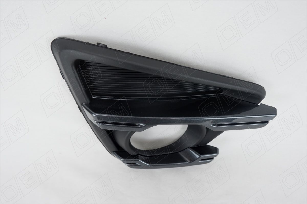 Окантовка противотуманной фары правая Mazda CX-5 1 2015-2017 oem1339r O.E.M.