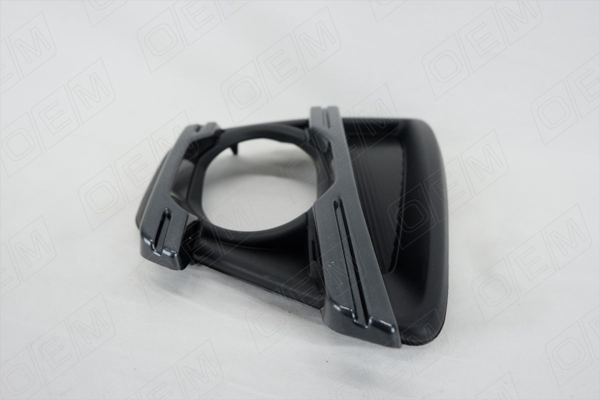 Окантовка противотуманной фары правая Mazda CX-5 1 2015-2017 oem1339r O.E.M.