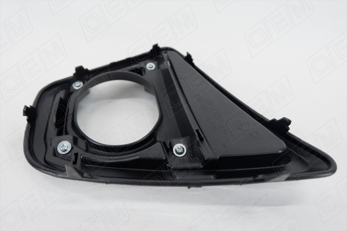 Окантовка противотуманной фары правая Mazda CX-5 1 2015-2017 oem1339r O.E.M.