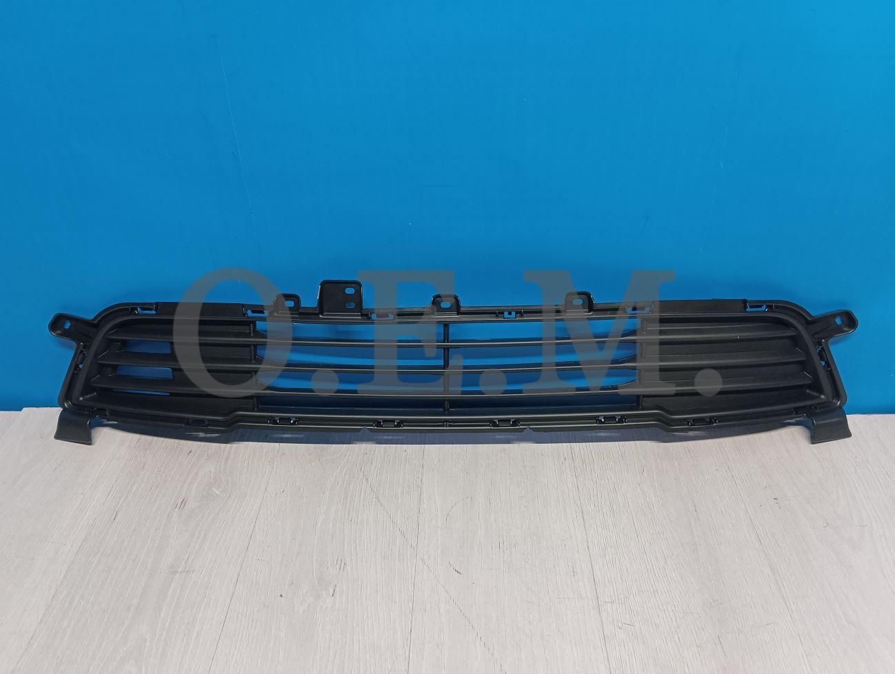 Решетка в бампер нижняя Mitsubishi Outlander 3 2012-2015 OEM3658 O.E.M.