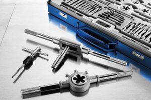 ЗУБР  110 предметов, сталь Р6М5, набор метчиков и плашек, Профессионал (28110-H110)