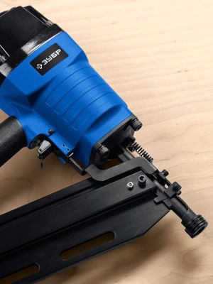 ЗУБР  SN21-90, пневматический нейлер для реечных гвоздей ЗУБР SN21 (50-90 мм) Профессионал (31931)