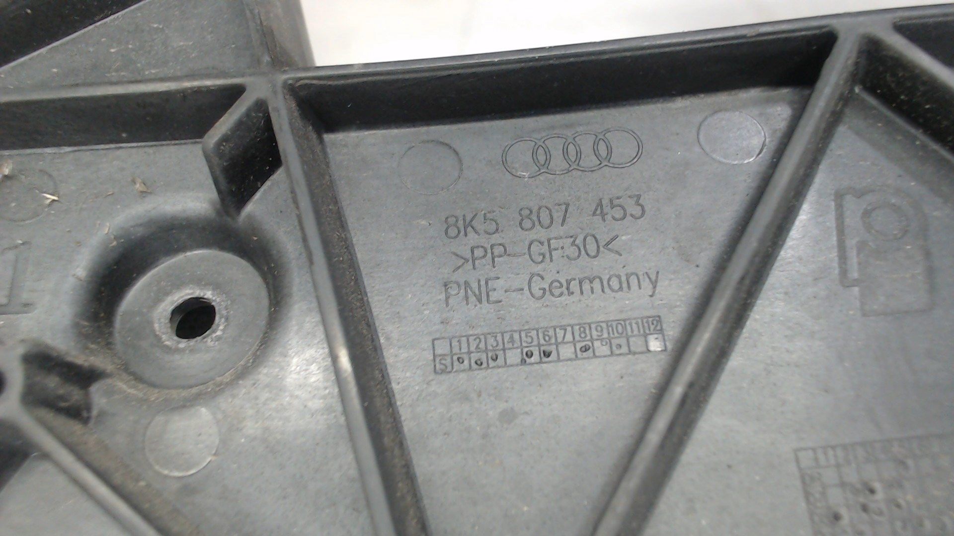 Б/У ориг. 8K5807453 Кронштейн бампера Audi A4 (B8) 2007-2011, by3c7832062 Б/У запчасти