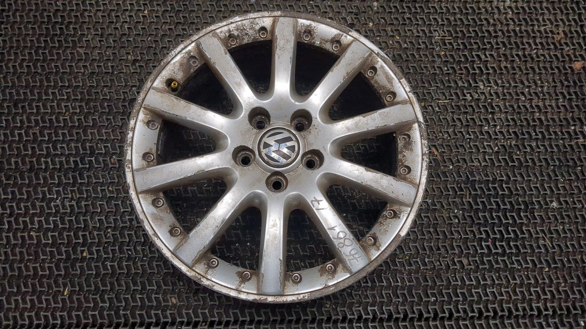 Б/У ориг. 1K0601025K8Z8 Комплект литых дисков Volkswagen Golf 5 2003-2009, 7 57.1, Арт.8468879 царап by3c8489730 Б/У запчасти