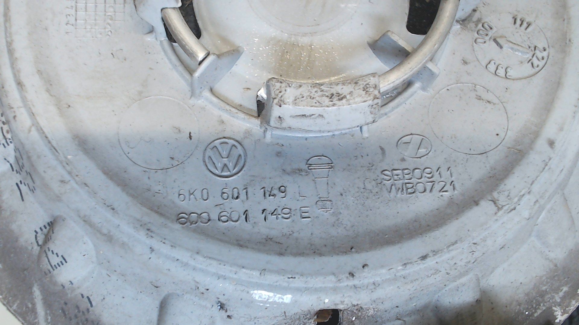Б/У ориг. 6K0601149 Колпачок литого диска Volkswagen Polo 2001-2005, by3c8061182 Б/У запчасти