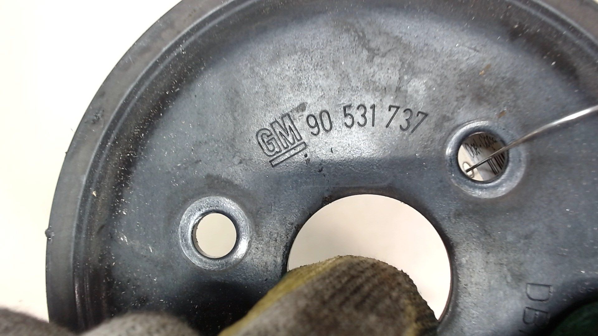 Б/У ориг. 90531737 Шкив помпы Opel Corsa D 2006-2011, by3c97702882 Б/У запчасти