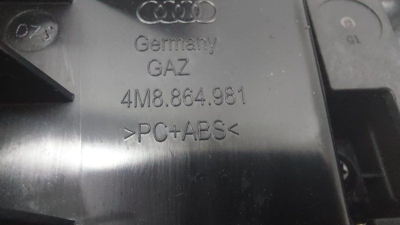 Б/У 4M8863244F24A Накладка консоли Audi SQ7 2022 4M DCUE     Состояние хорошее, оригинал. Есть дефек by5a169004 Б/У запчасти