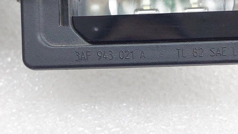 Б/У 3AF943021A Плафон подсветки номера Volkswagen Transporter 2017,  Задн.  Состояние отличное, ориг by7g13609 Б/У запчасти
