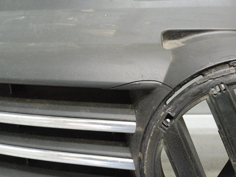 Б/У 6RU853653 Решетка радиатора Volkswagen Polo 2015 , Произ-ль - VAG, до 2015 года, дефект, Фольксв by7c171773 Б/У запчасти