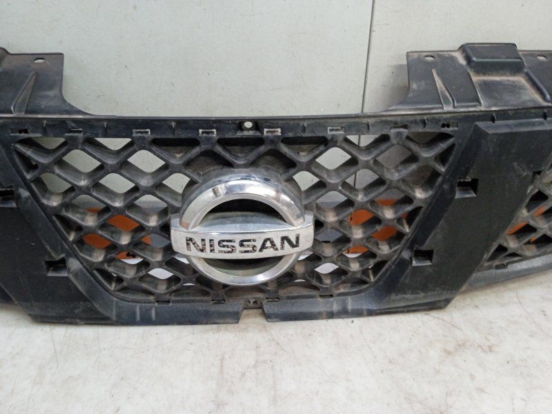 Б/У 62310EB400 Решетка радиатора Nissan Navara дефект, до 2010 года, Ниссан Навара by7c303980 Б/У запчасти