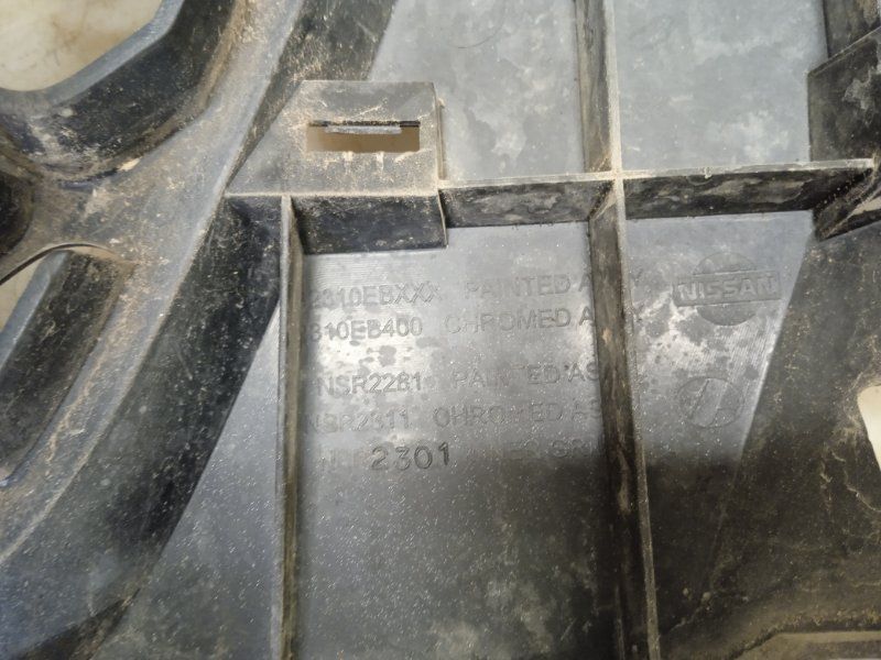 Б/У 62310EB400 Решетка радиатора Nissan Navara дефект, до 2010 года, Ниссан Навара by7c303980 Б/У запчасти