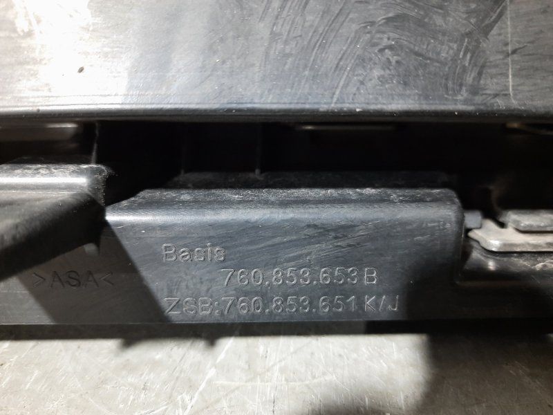 Б/У 760853653 решетка радиатора Volkswagen Touareg  CR bu4a41441 Б/У запчасти