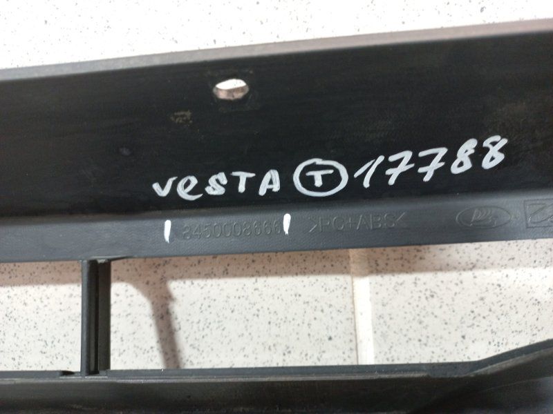 Б/У 8450008666 решетка радиатора Lada Vesta , Произ-ль - Lada, bu4a69422 Б/У запчасти