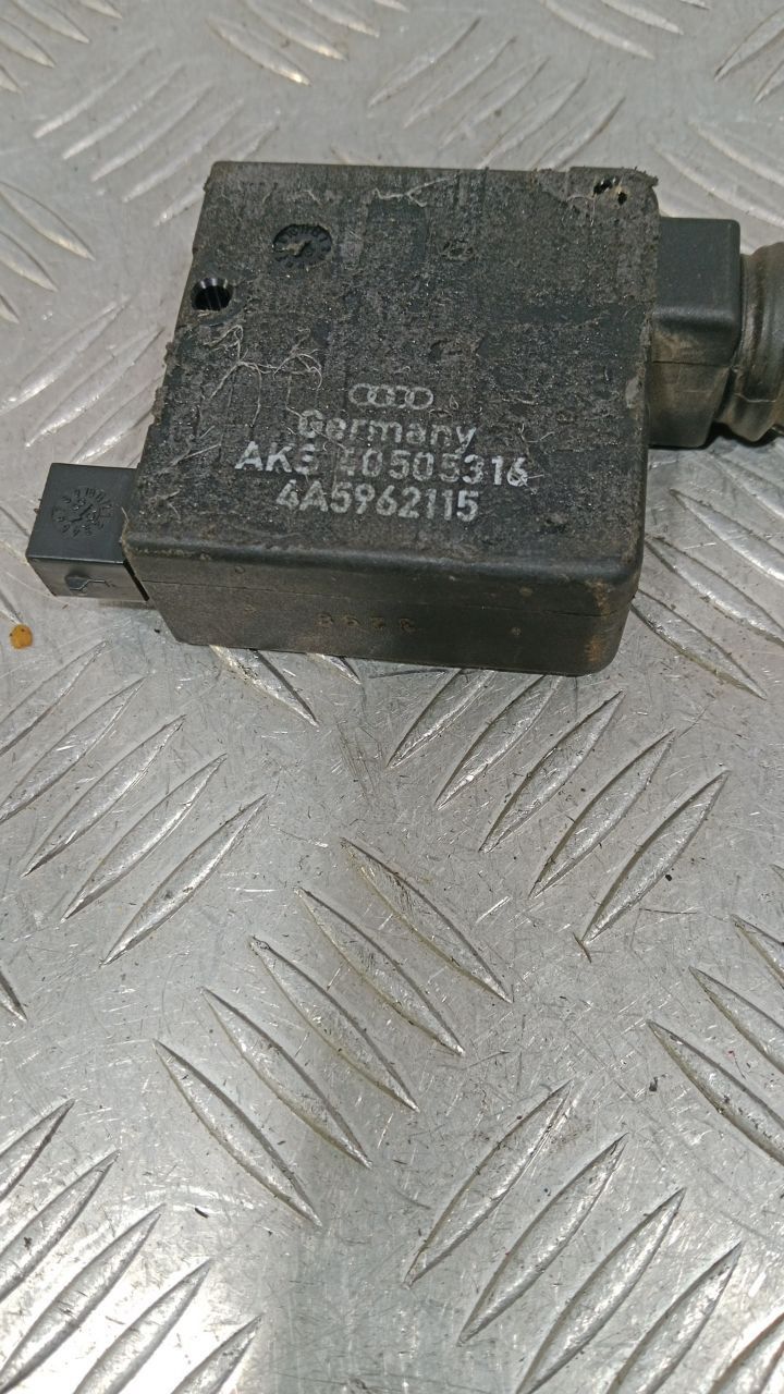 Б/У 4A5962115 Активатор замка багажника Audi A8 D2 1994–2003 (Состояние: Отличное) by5c00385823 Б/У запчасти