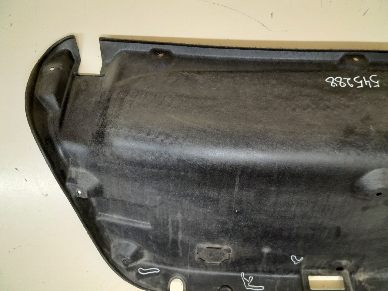 Б/У 95999374 Обшивка крышки багажника Chevrolet Cruze 2009-2016, Седан. Присутствуют трещины. Надрыв by1h545288 Б/У запчасти