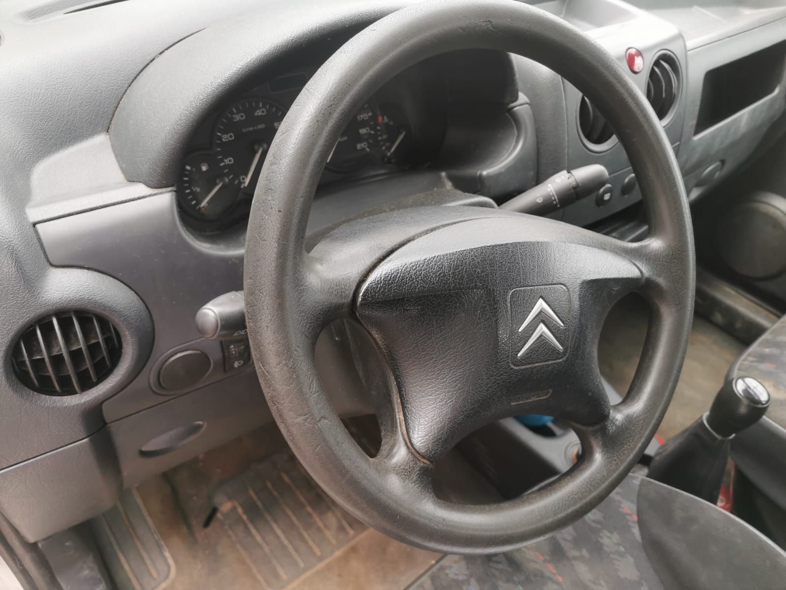 Б/У 9806252980 Стекло двери задней правой Citroen Berlingo 1 (1996-2012)  Проверочный срок устанавли bu6a1907033 Б/У запчасти