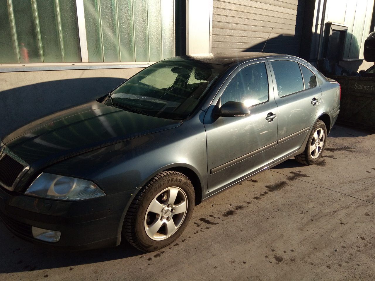 Б/У 6Y0831412D Петля двери передней правой SkodaOctavia 1Z (2004-2013) by9g457922 Б/У запчасти