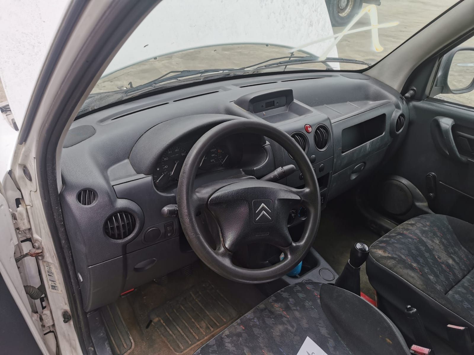 Б/У 9806252980 Стекло двери задней правой Citroen Berlingo 1 (1996-2012)  Проверочный срок устанавли bu6a1907033 Б/У запчасти