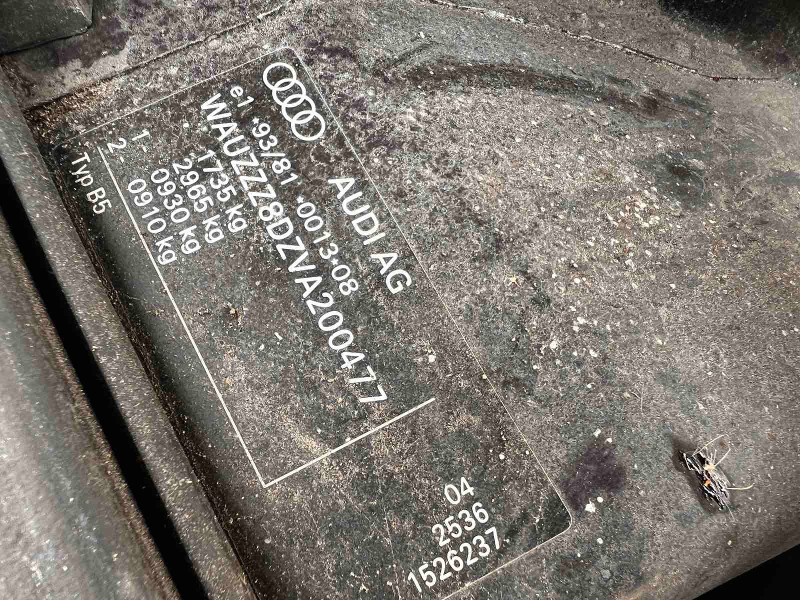 Б/У 8D0845202 Стекло двери передней правой Audi A4 B5 (1994-2001)  Проверочный срок устанавливается bu6a1993002 Б/У запчасти