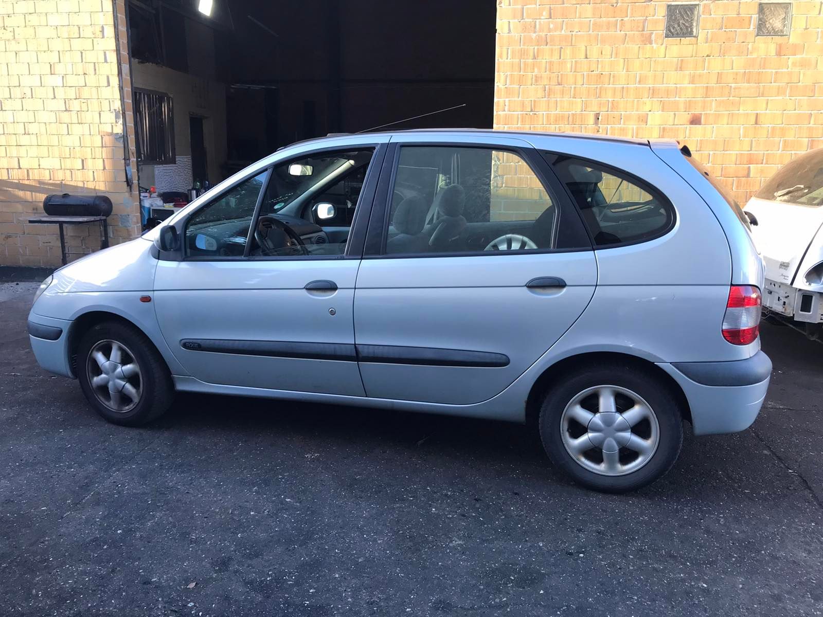 Б/У 7700827599 Замок крышки багажника Renault Scenic 1 (1996-2003) bu6a1591492 Б/У запчасти