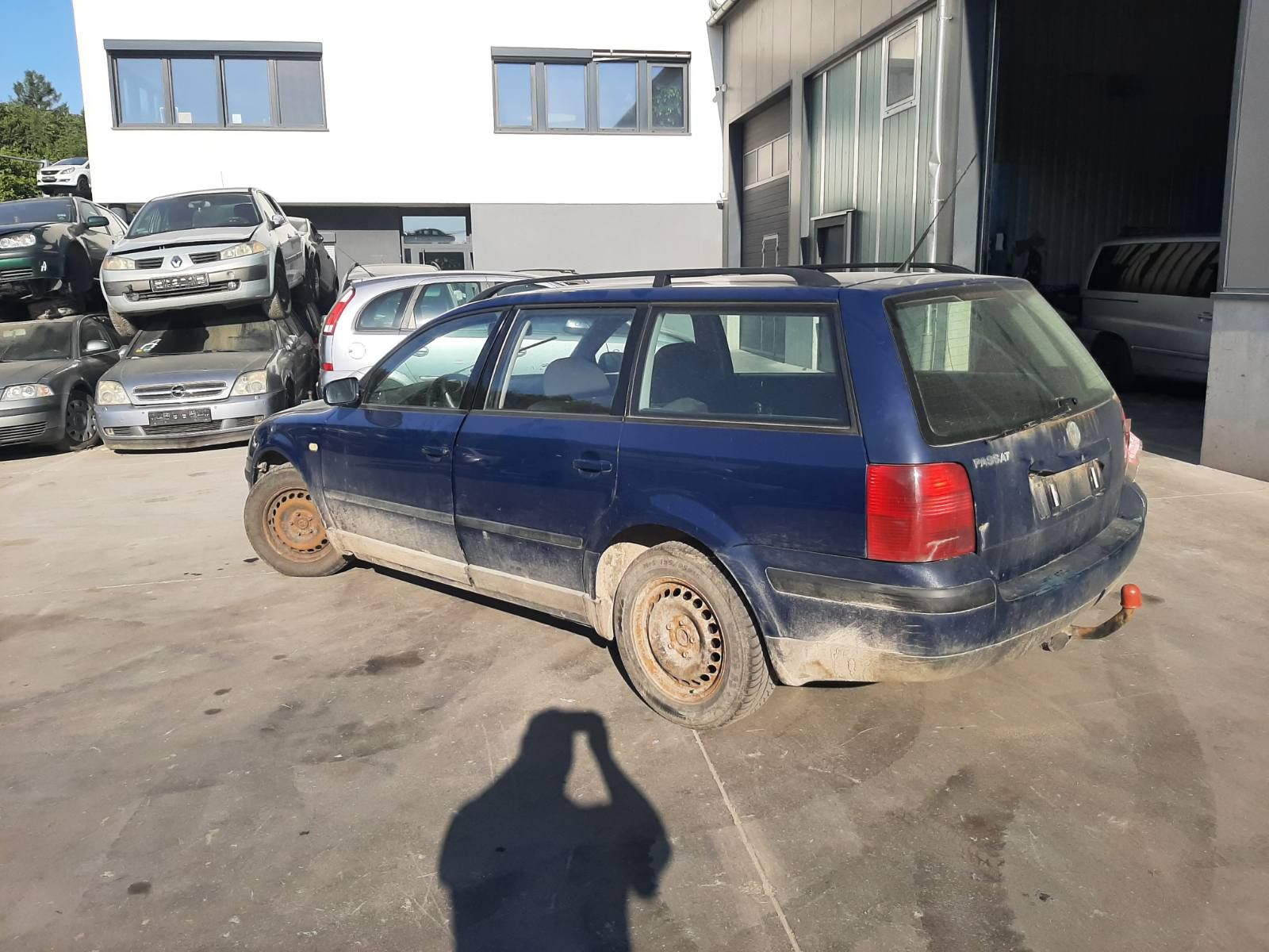 Б/У 3B0953235D Кнопка аварийной сигнализации Volkswagen Passat 5 (1996-2000)  Проверочный срок устан bu6a1851005 Б/У запчасти