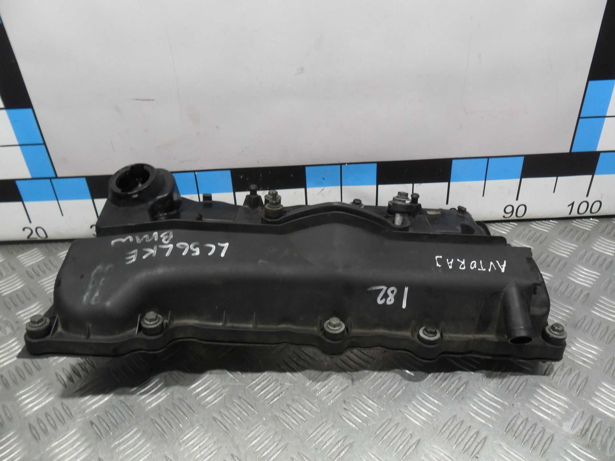 Б/У 11127568581 Крышка головки блока (клапанная) BMW E90 E87 E91 Не значительные сколоты крепления by5c00376515 Б/У запчасти